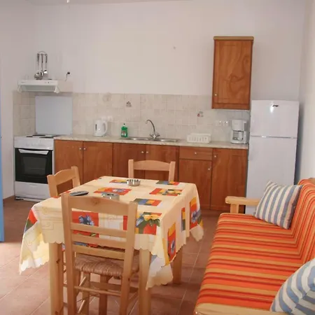 Spiti Sto Isogeio * Antiparos Town